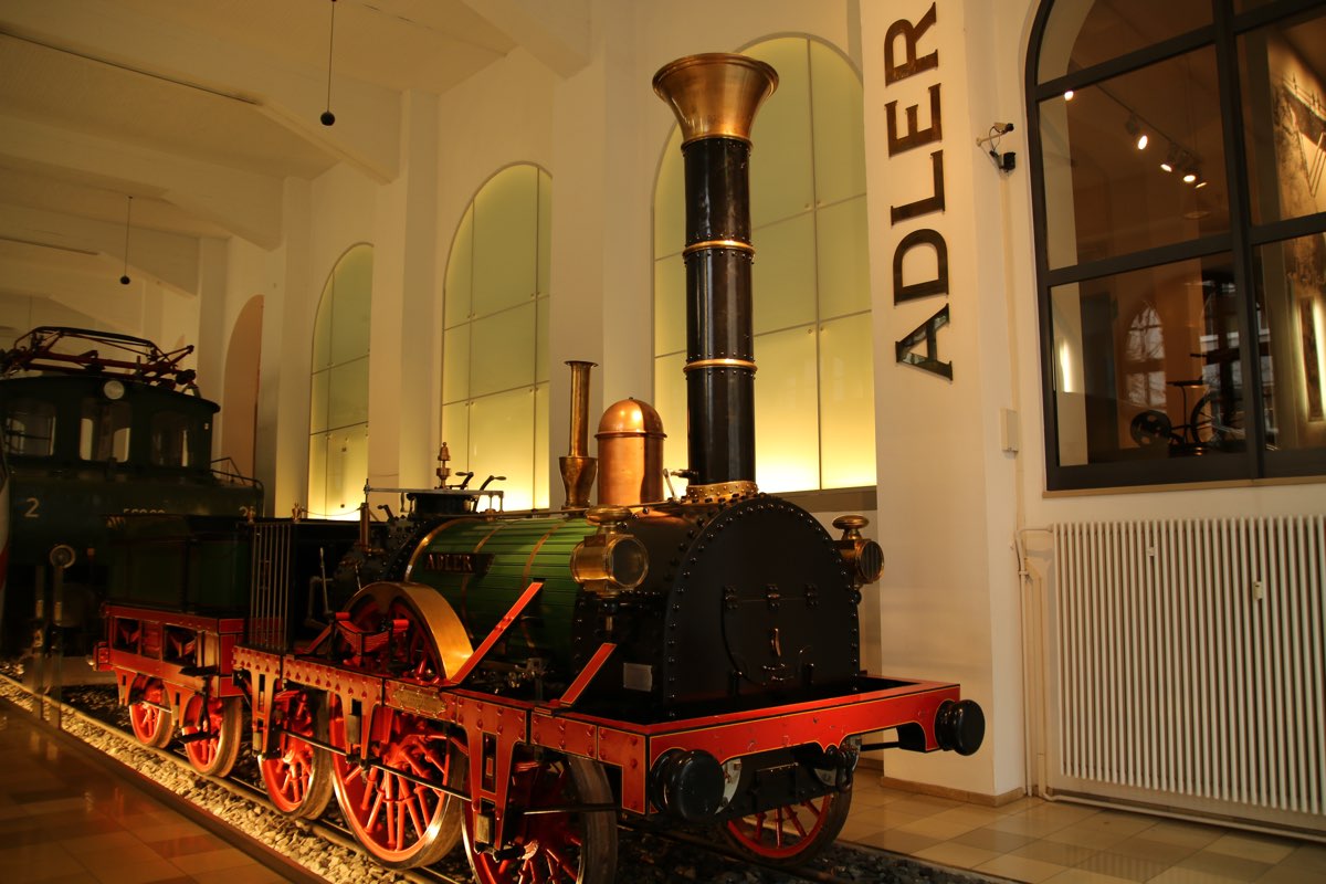 Im DB Museum gibt es große Eisenbahnen...