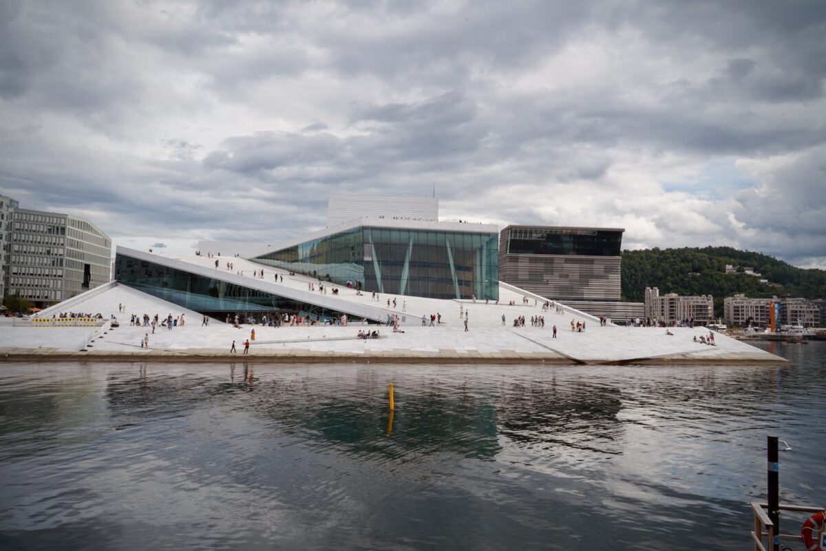 Die Oper von Oslo und das Munch Museum.