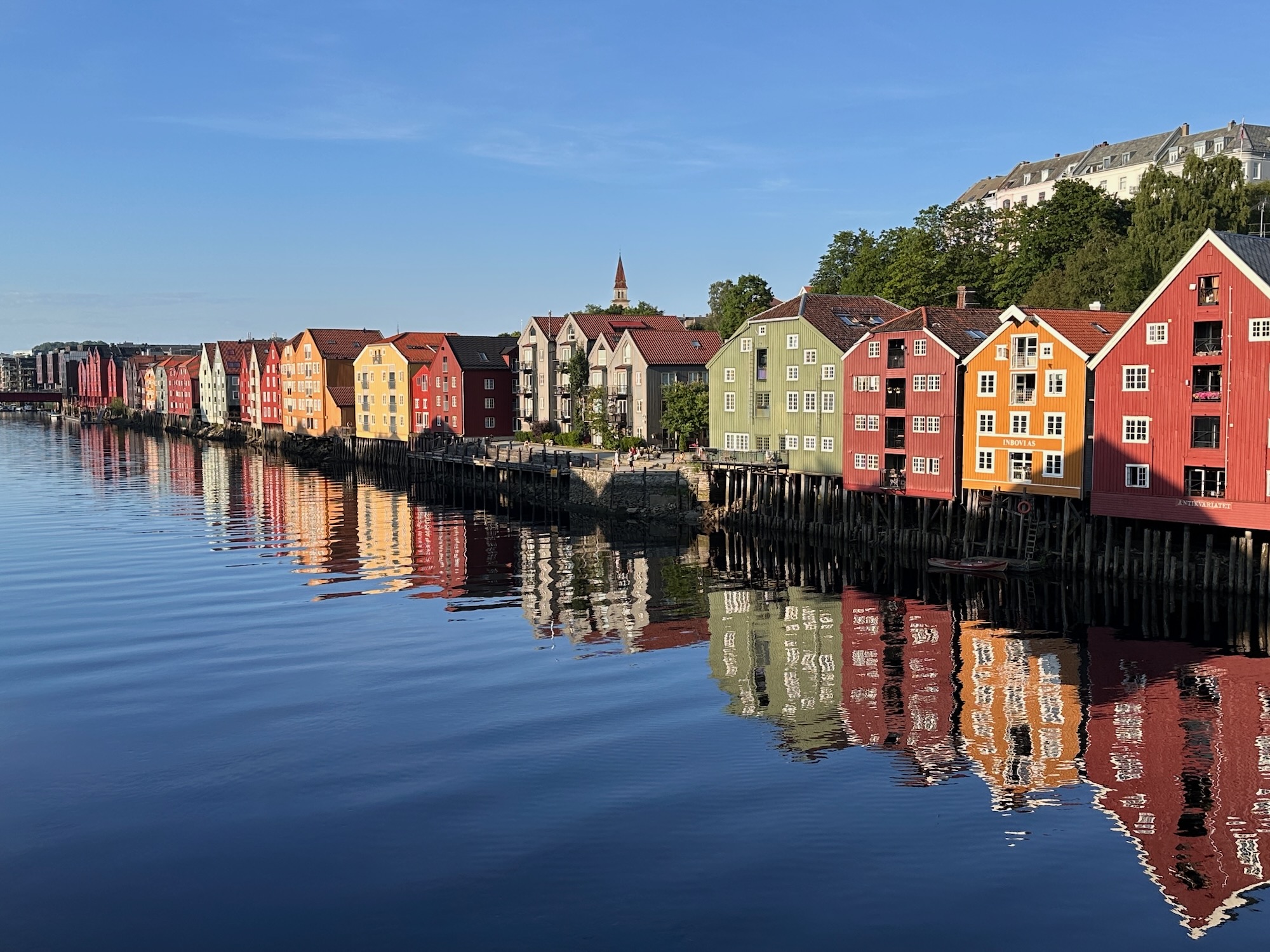 Trondheim - Bunte Häuser und Speicher in Bakklandet