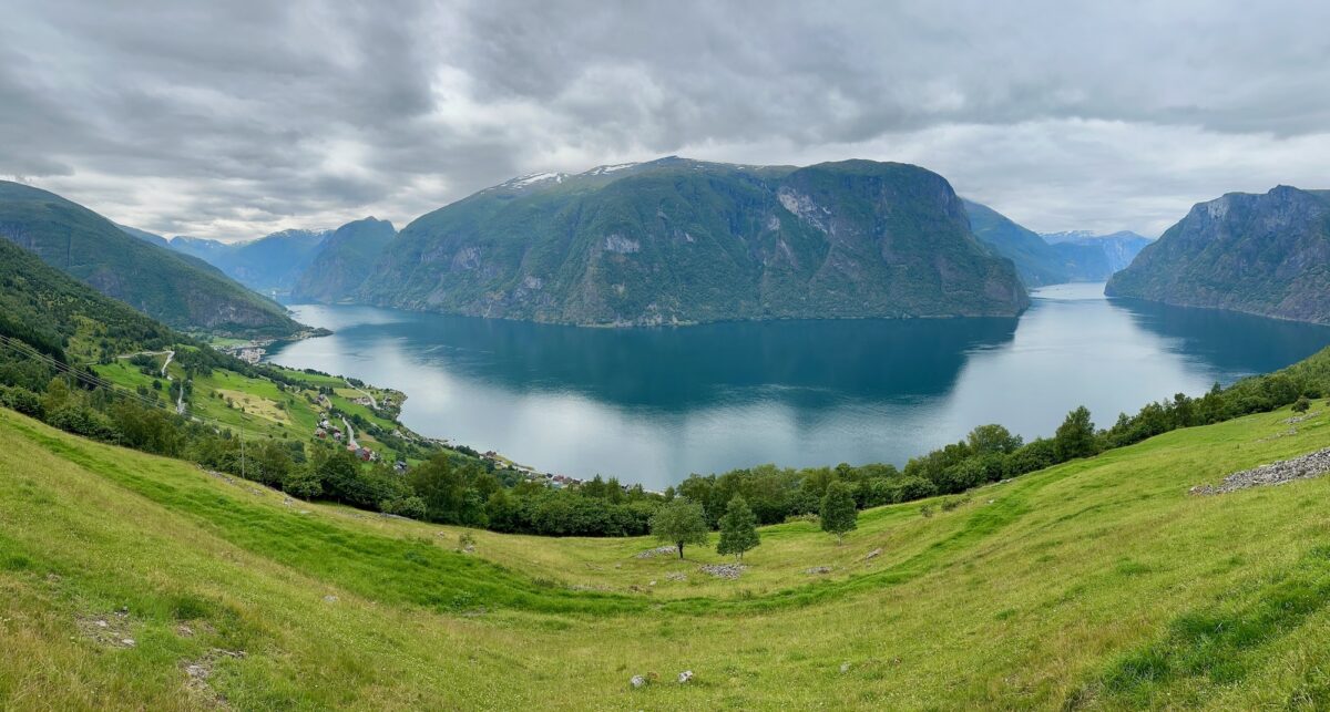 Von unterhalb des Stegastein Lookout kann man fast noch besser sehen