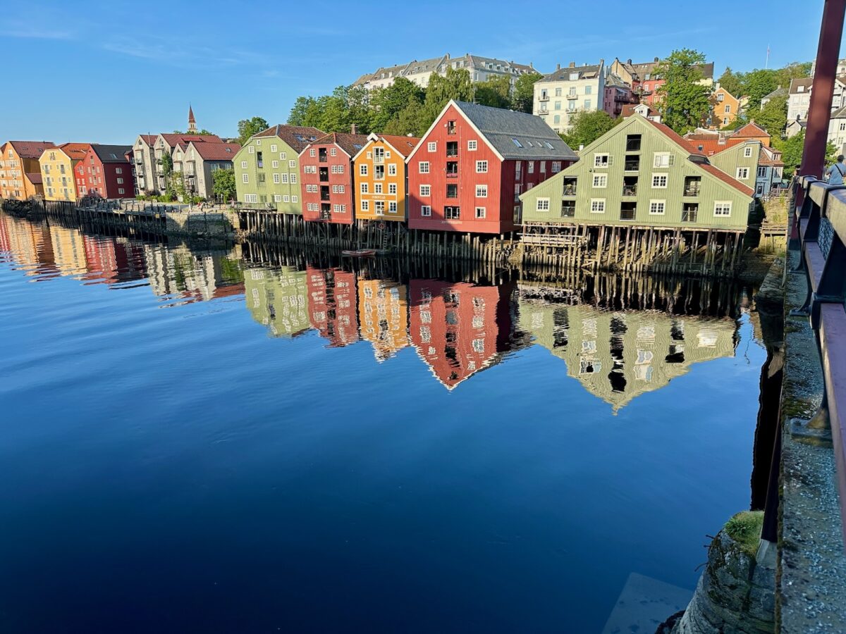 Trondheim - Bunte Häuser und Speicher in Bakklandet