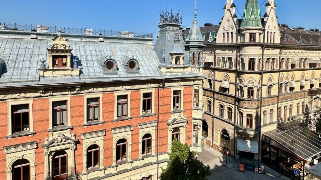 Blick aus unserem Hotelzimmer in die schöne Fußgängerzone.