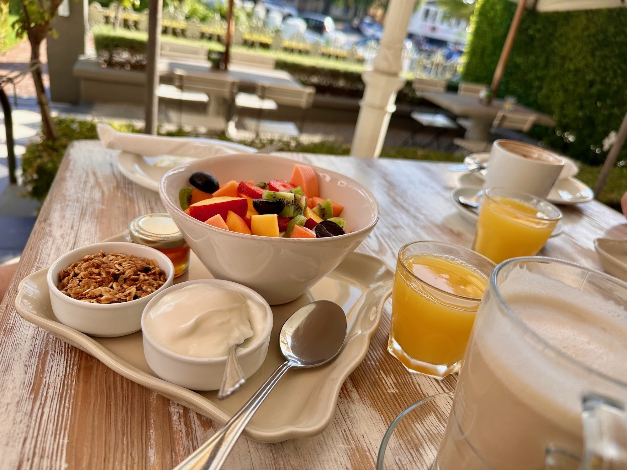 Frühstück mit nussigem Granola