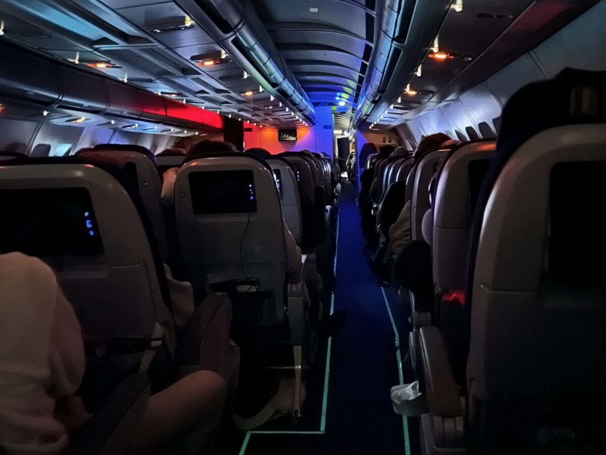 Nachtflug mit kleiner Party und Folgen...