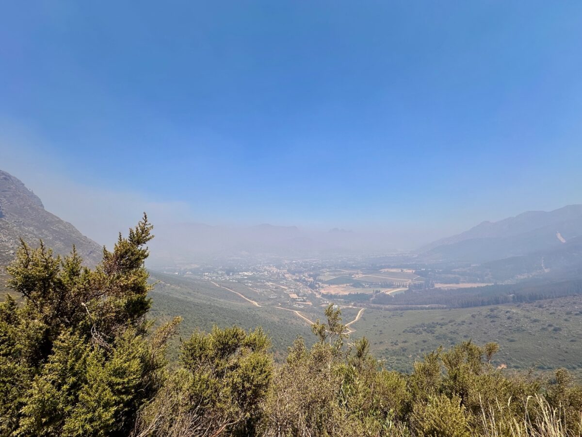 Durch die Trockenheit bedingte Feuer in Franschhoek.