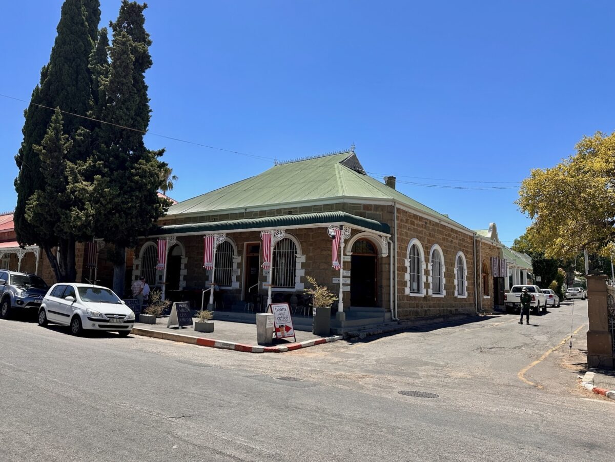 Ist den Stopp auf Jeden Fall wert: Beans about Coffee in der High Street 136 (Hoogstraat 136), Oudtshoorn
